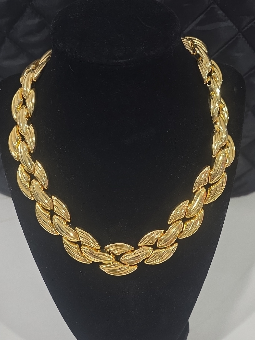 Elegant Gold-Tone Leaf Link Necklace